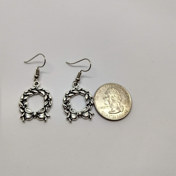 5/$20 Christmas Wreath Earrings Party Holiday New - Picture 4 of 4